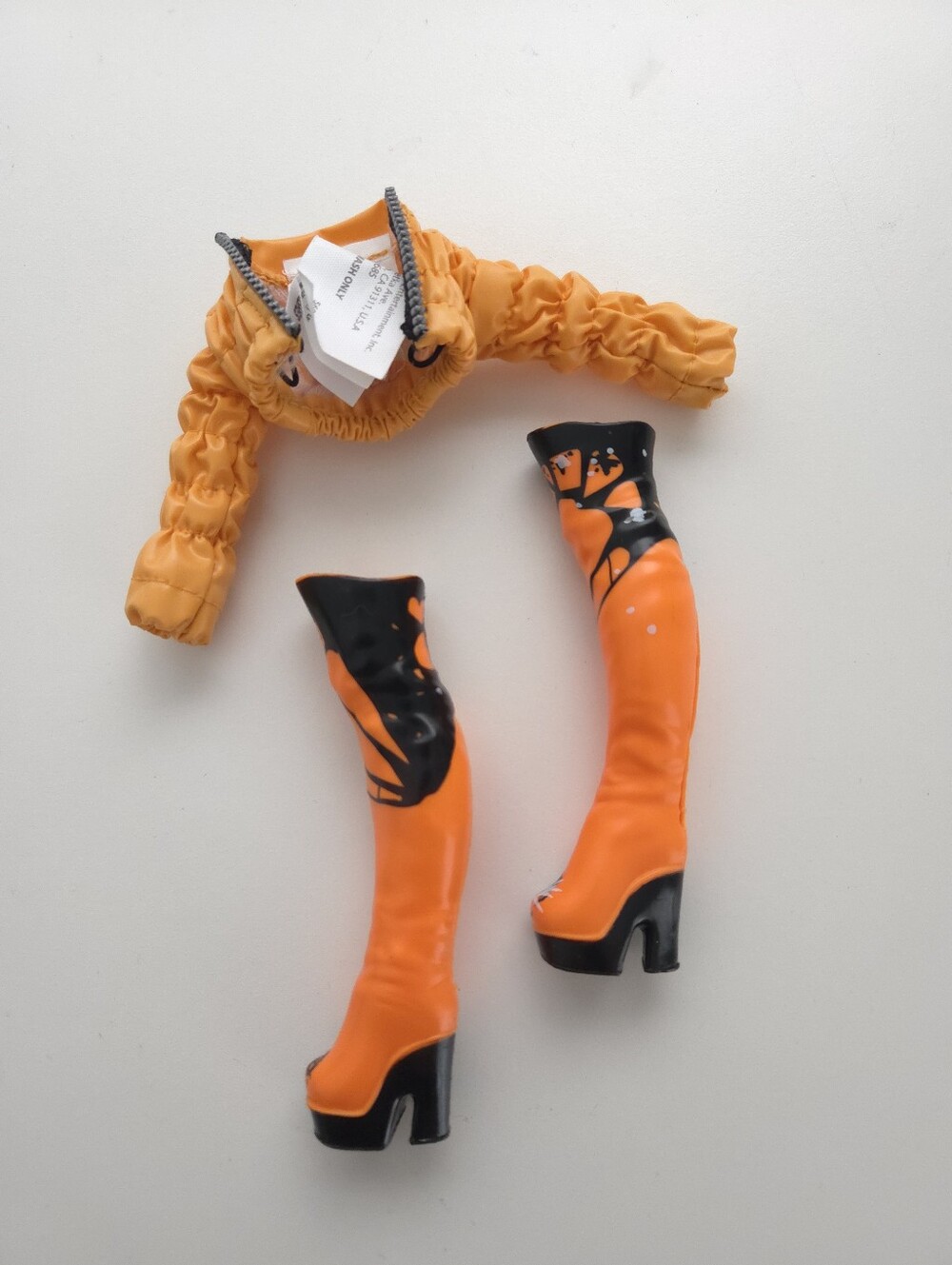 Rainbow High Series 1 Poppy Rowan Replacement Jacket and Boots